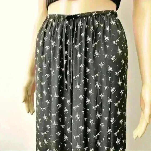 Victoria’s Secret Victoria Secret Black floral lace hem wide leg pants trousers - Picture 2 of 13